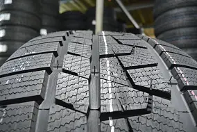 265/65 R17 112T ROYALWINTER UHP, ROYAL BLACK